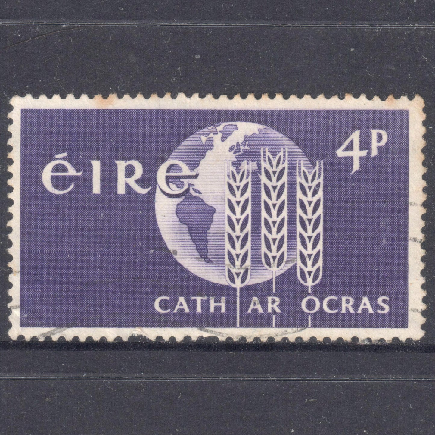 Ireland Eire 1963 4 Pingin Purple Fight against Starvation Stamp - Perfin:15