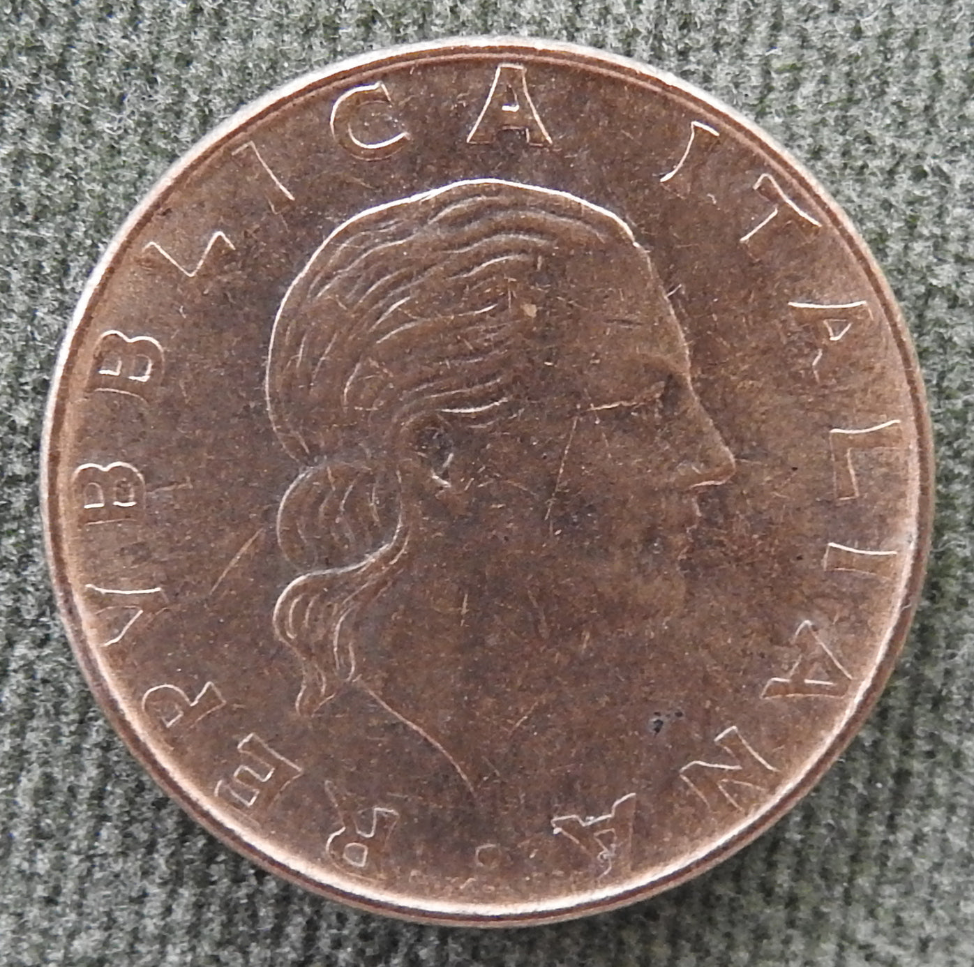 Italy 1977 200 Lira Coin