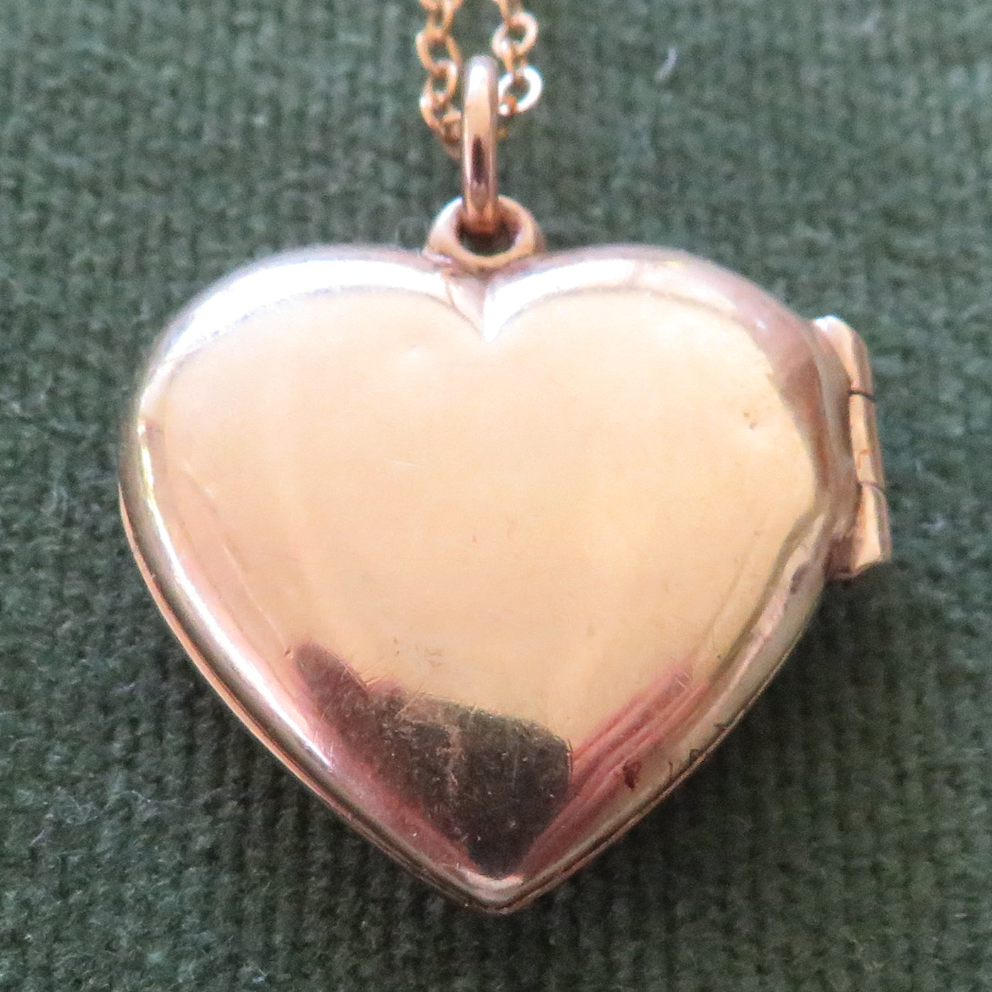 9ct Gold Heart Shaped Photo Locket With Unmarked Chain