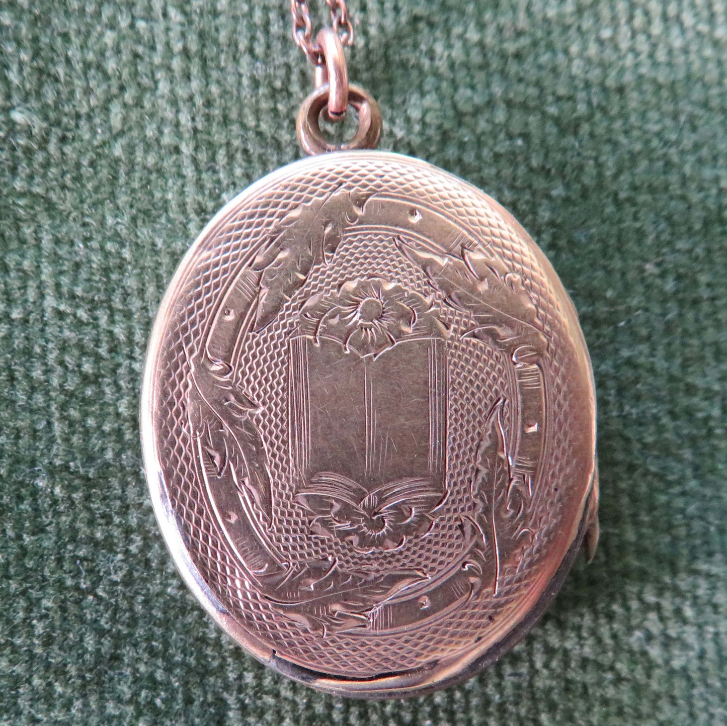 Unmarked Gold Oval Shaped Photo Locket Having A Horshoe Motif With Chain