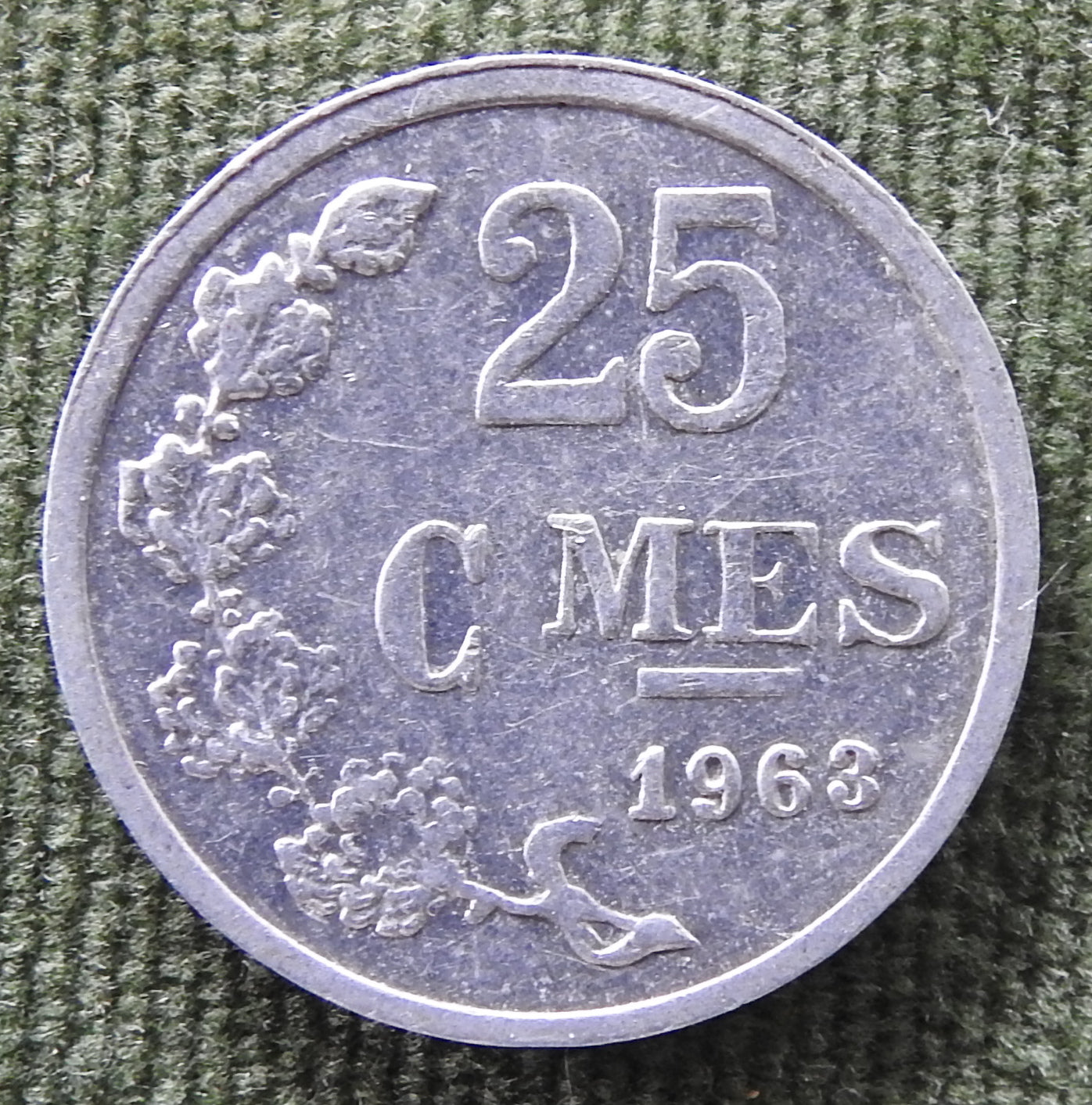 Luxembourg 1963 25 Centimes Coin Crowned Shield Adorned With A Luxembourgish Lion