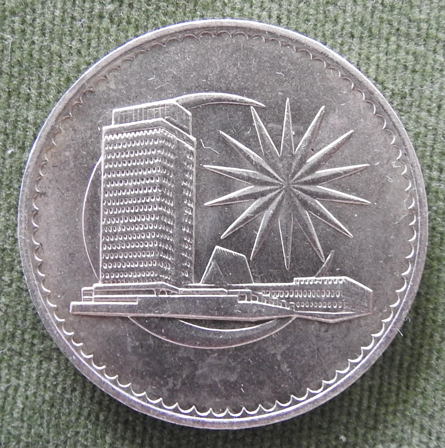 Malaysia 1971 1 Ringgit Coin Parliament House