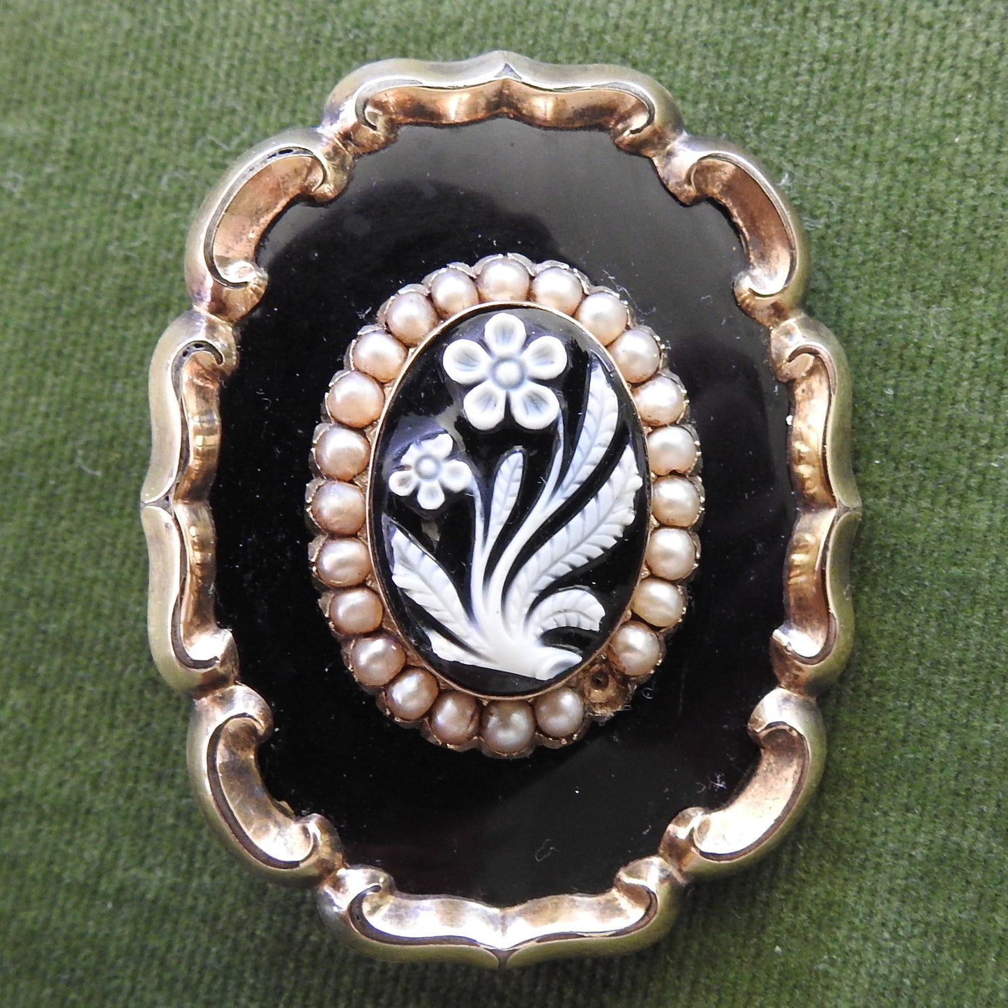 Unmarked Gold Oval Onyx Set With Pearls & Enameling Mourning Brooch