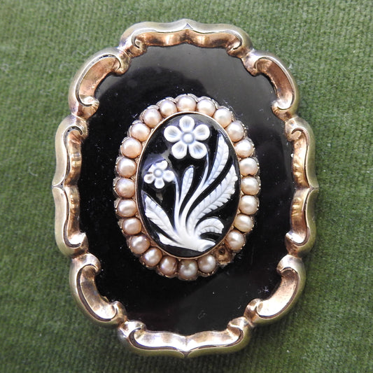 Unmarked Gold Oval Onyx Set With Pearls & Enameling Mourning Brooch