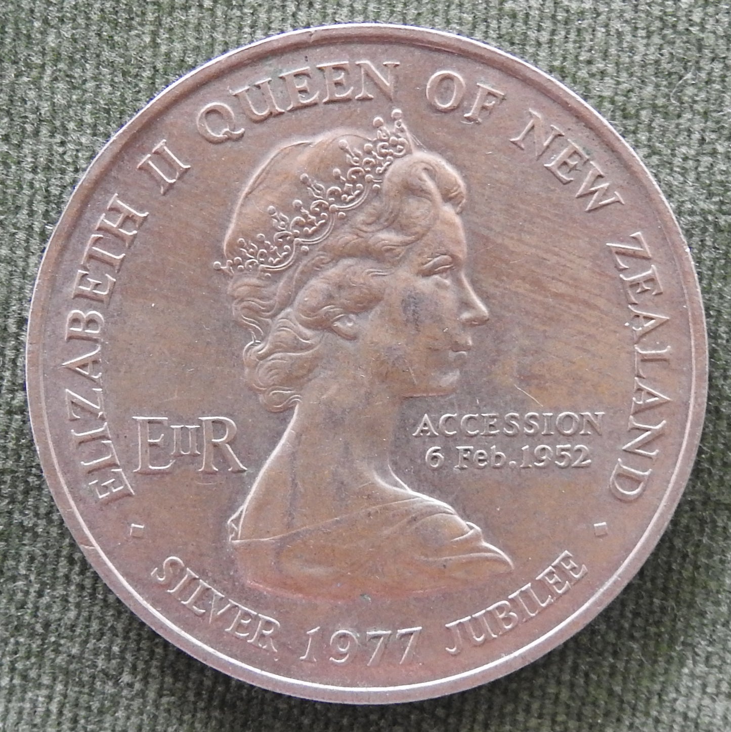 New Zealand 1977 1 Dollar Silver Jubilee Queen Elizabeth II Coin