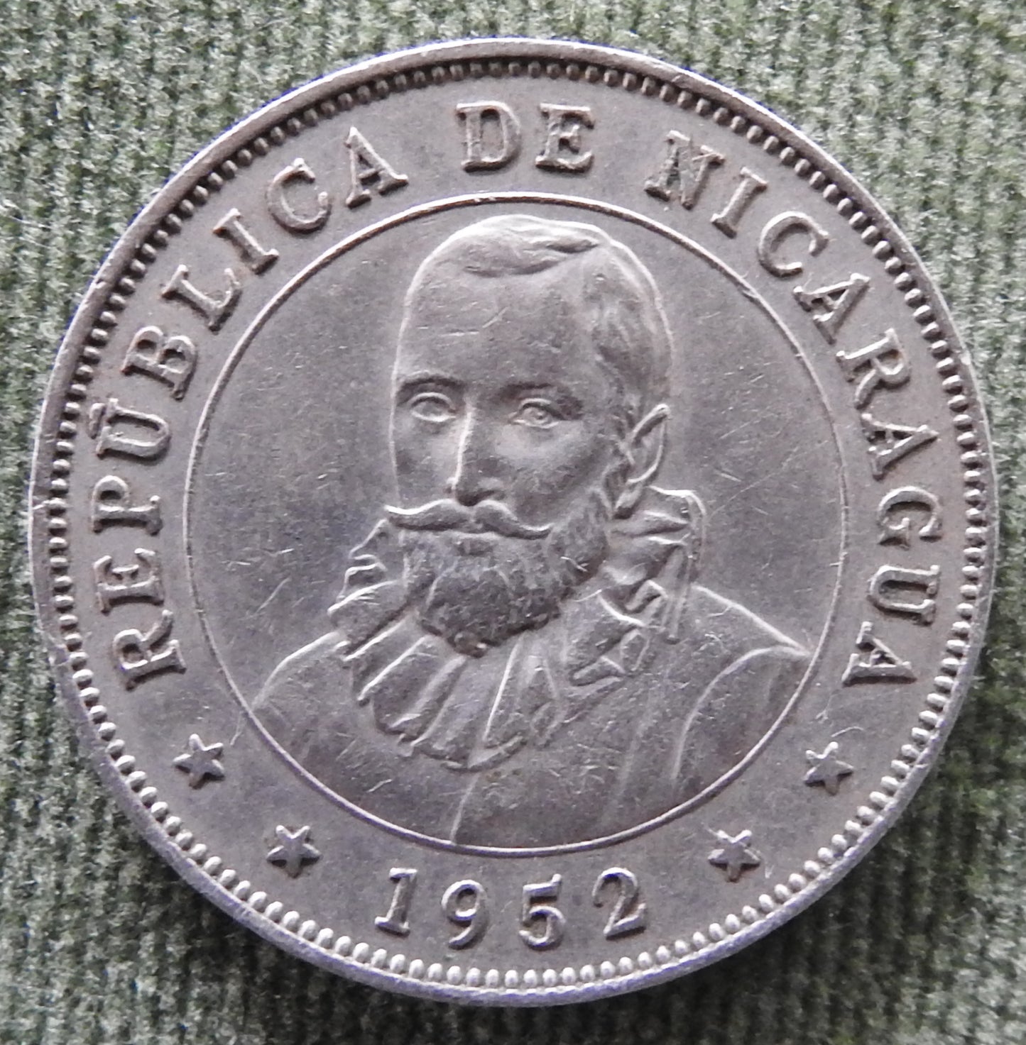 Nicaragua 1952 50 Centavos Coin Francisco Hernandez de Cordoba