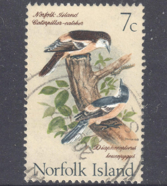 Norfolk Island 1970 - 1971 7 Cent Multicoloured Birds - Perfin:14.75x14