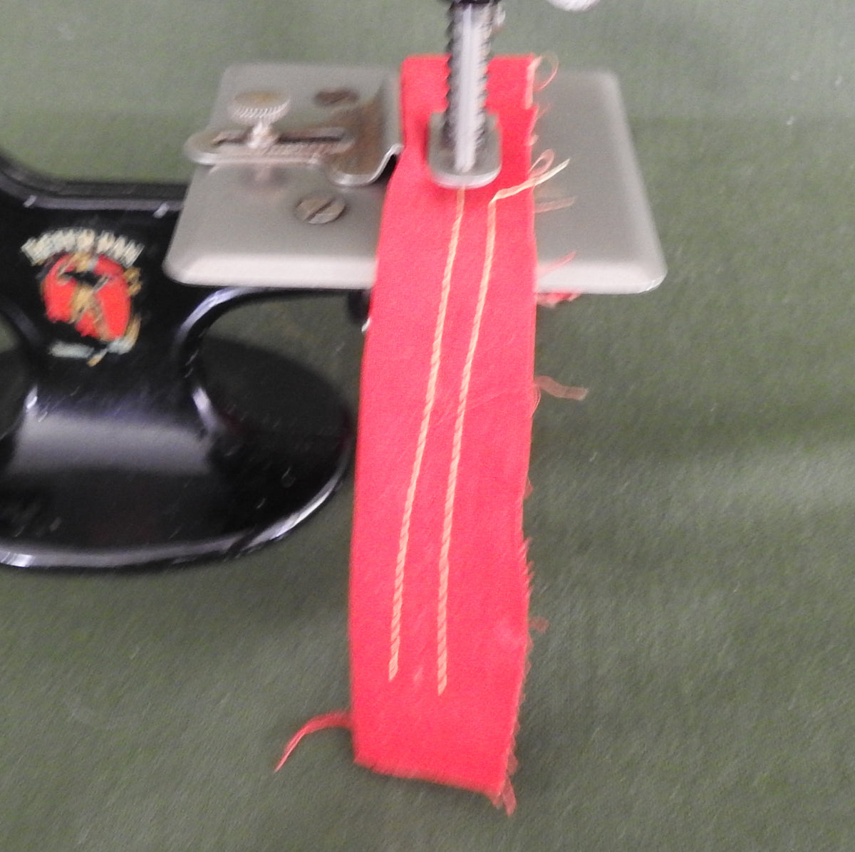 Peter Pan Model 0 Childs Sewing Machine - Manufactured in Australia From 1948 to 1964