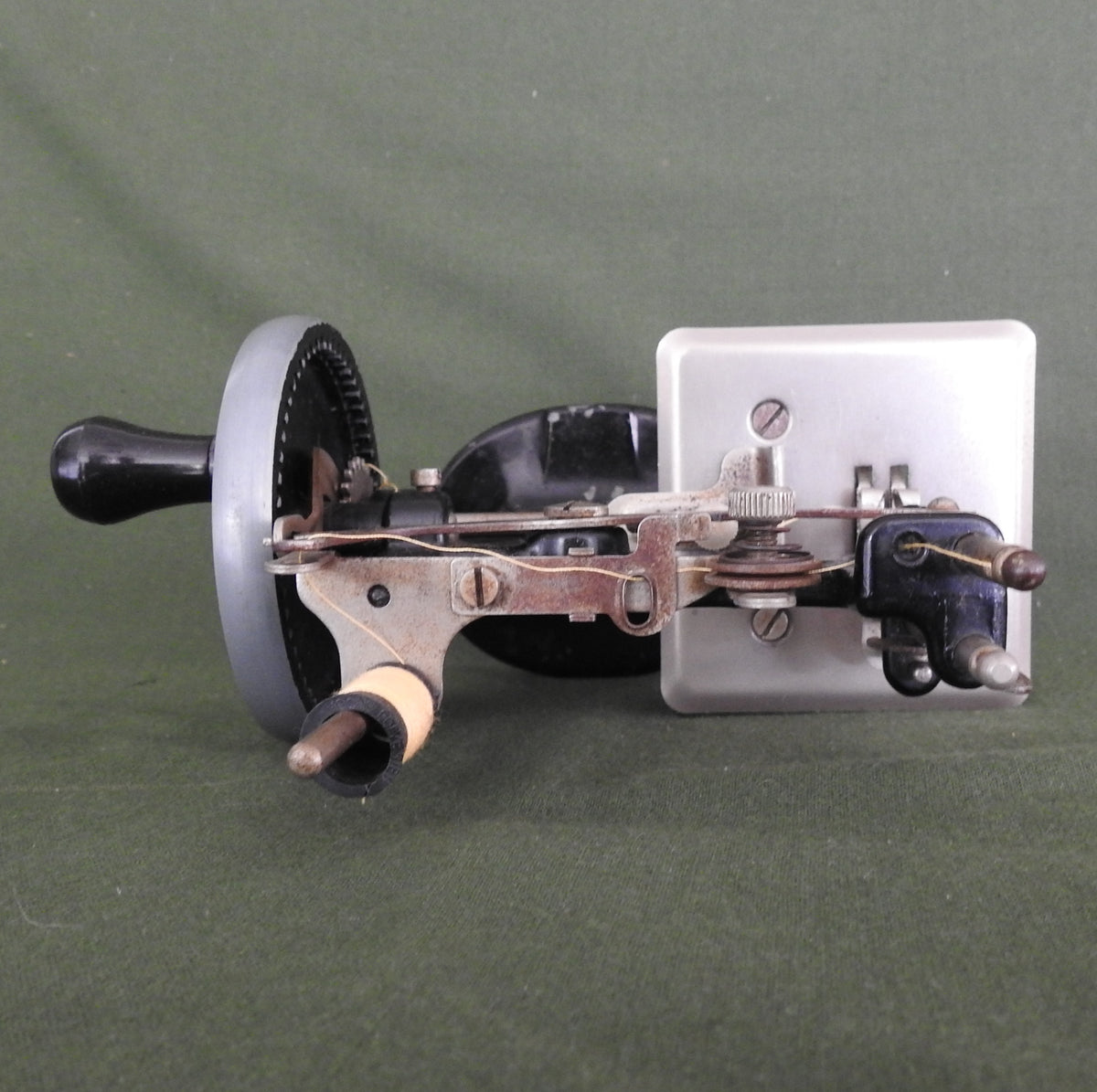 Peter Pan Model 0 Childs Sewing Machine - Manufactured in Australia From 1948 to 1964