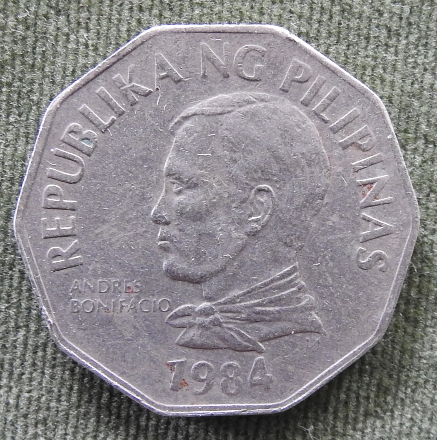 Philippines 1984 2 Piso Coin - Circulated