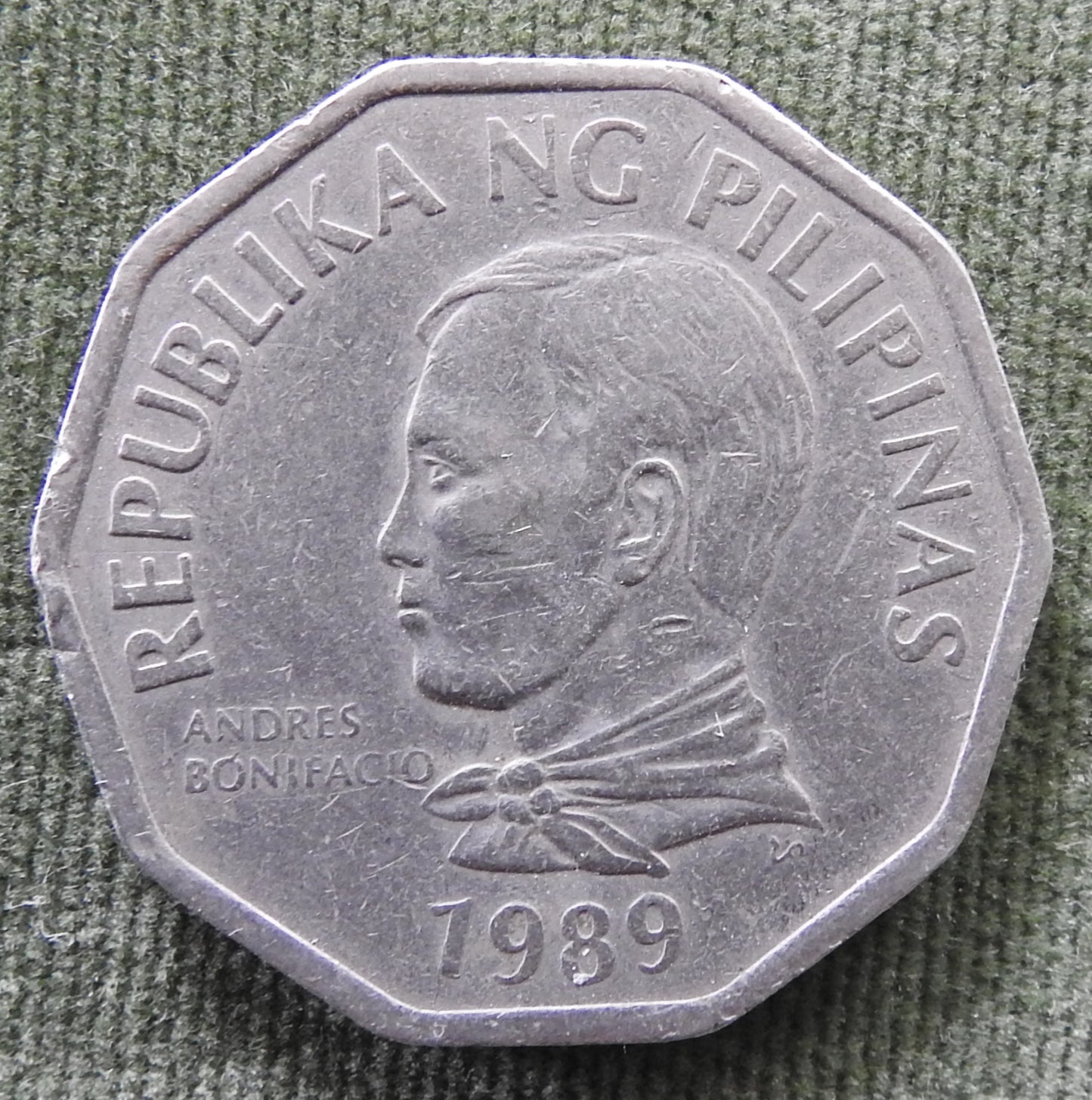 Philippines 1989 2 Piso Andrés Bonifacio y de Castro Coin