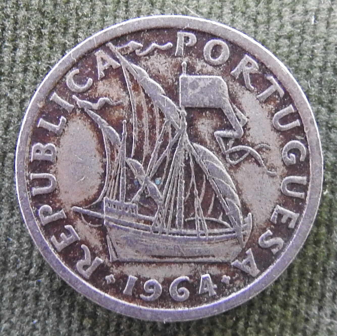 Portugal 1964 2 1/2 Escudos Ship Coin