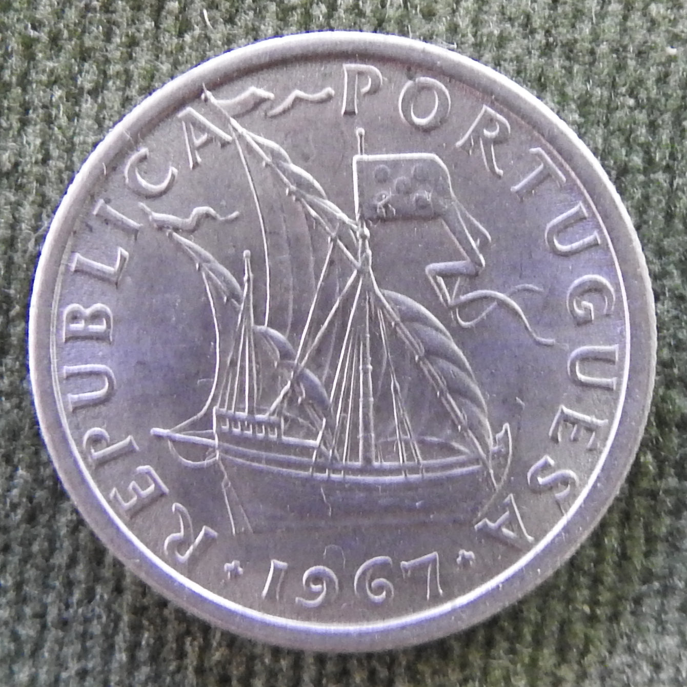 Portugal 1967 2 1/2 Escudos Ship Coin
