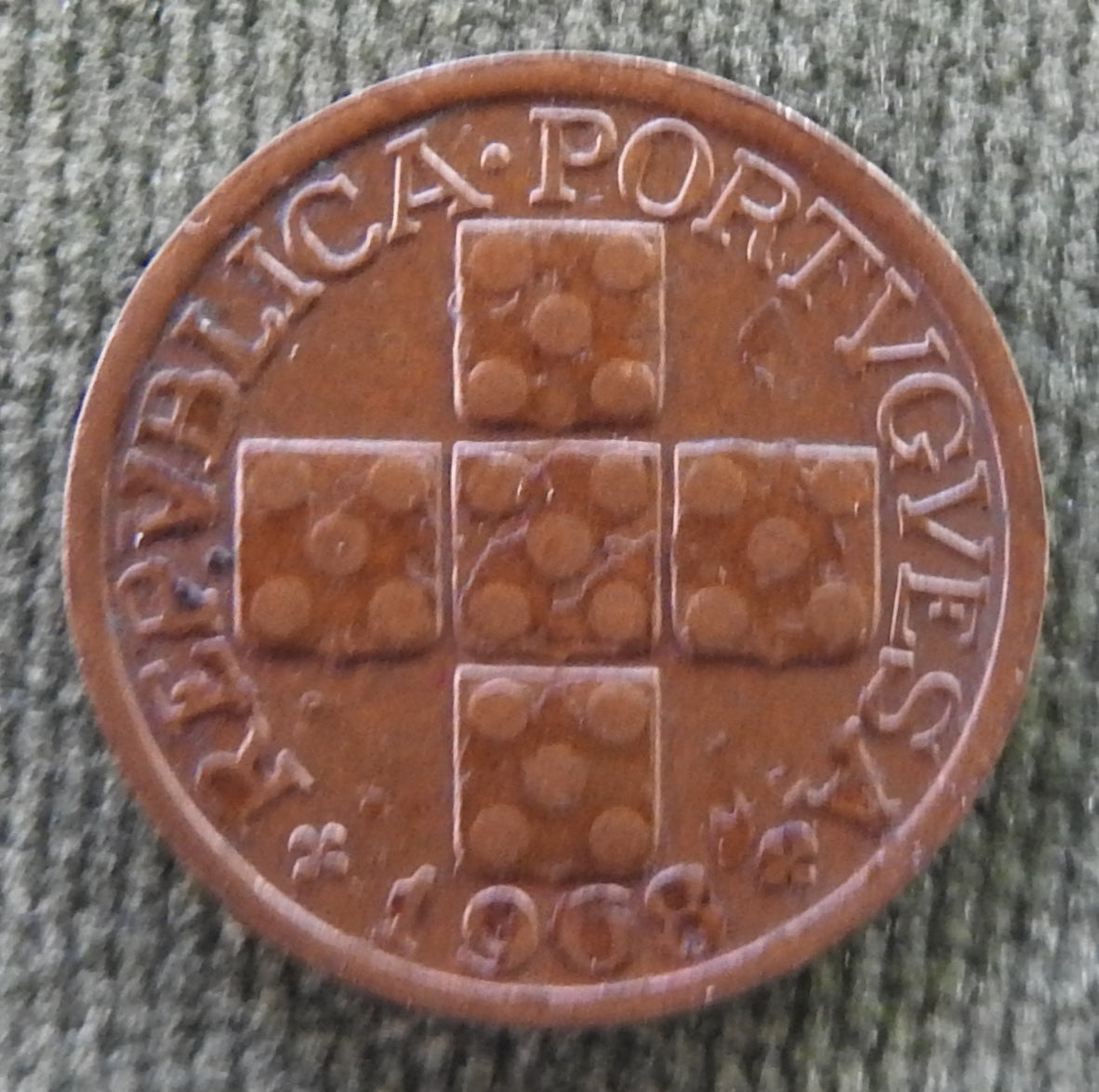 Portugal 1968 10 Centavos Olive Branches Coin