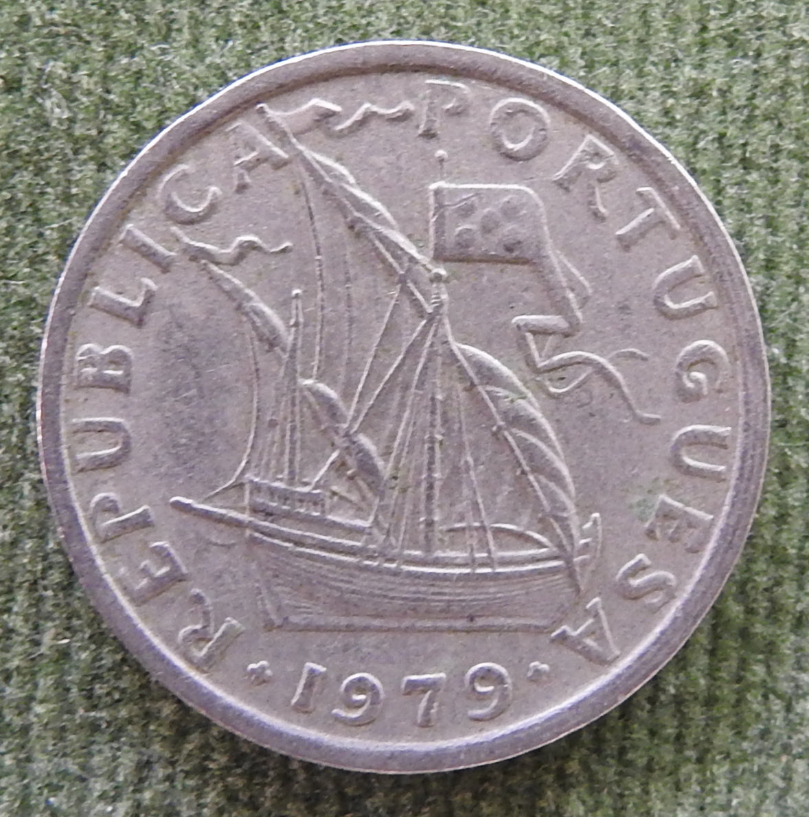 Portugal 1979 2 1/2 Escudos Ship Coin