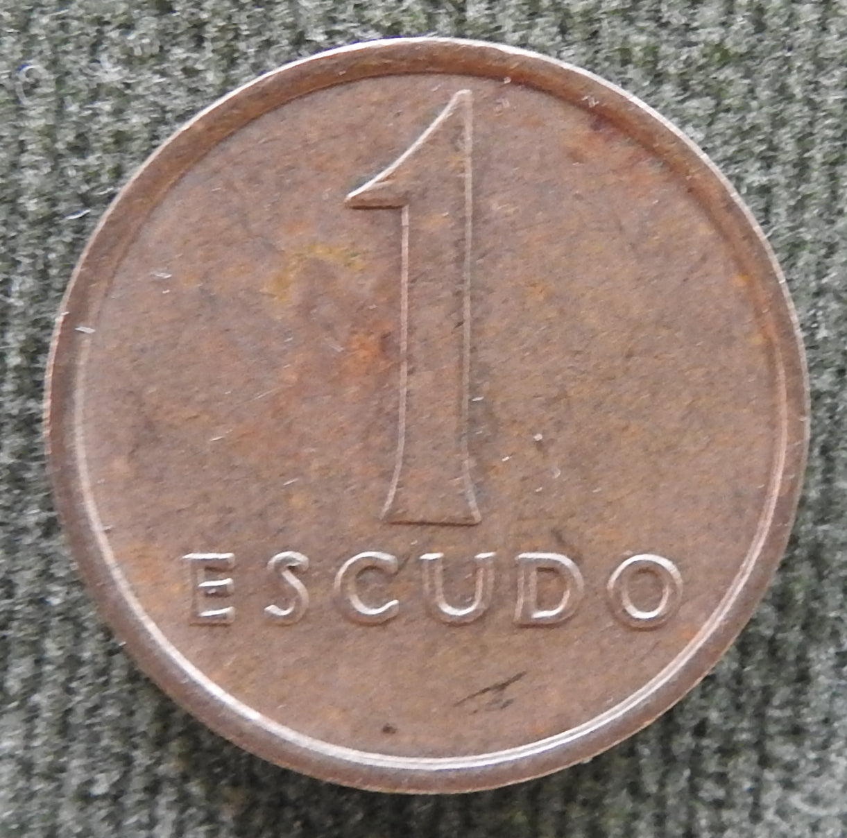 Portugal 1982 1 Escudo Shield Coin