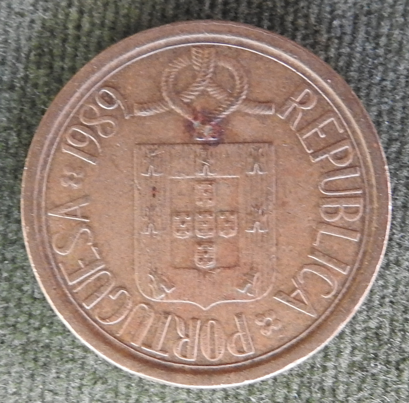 Portugal 1989 10 Escudos Stained Glass Window Coin