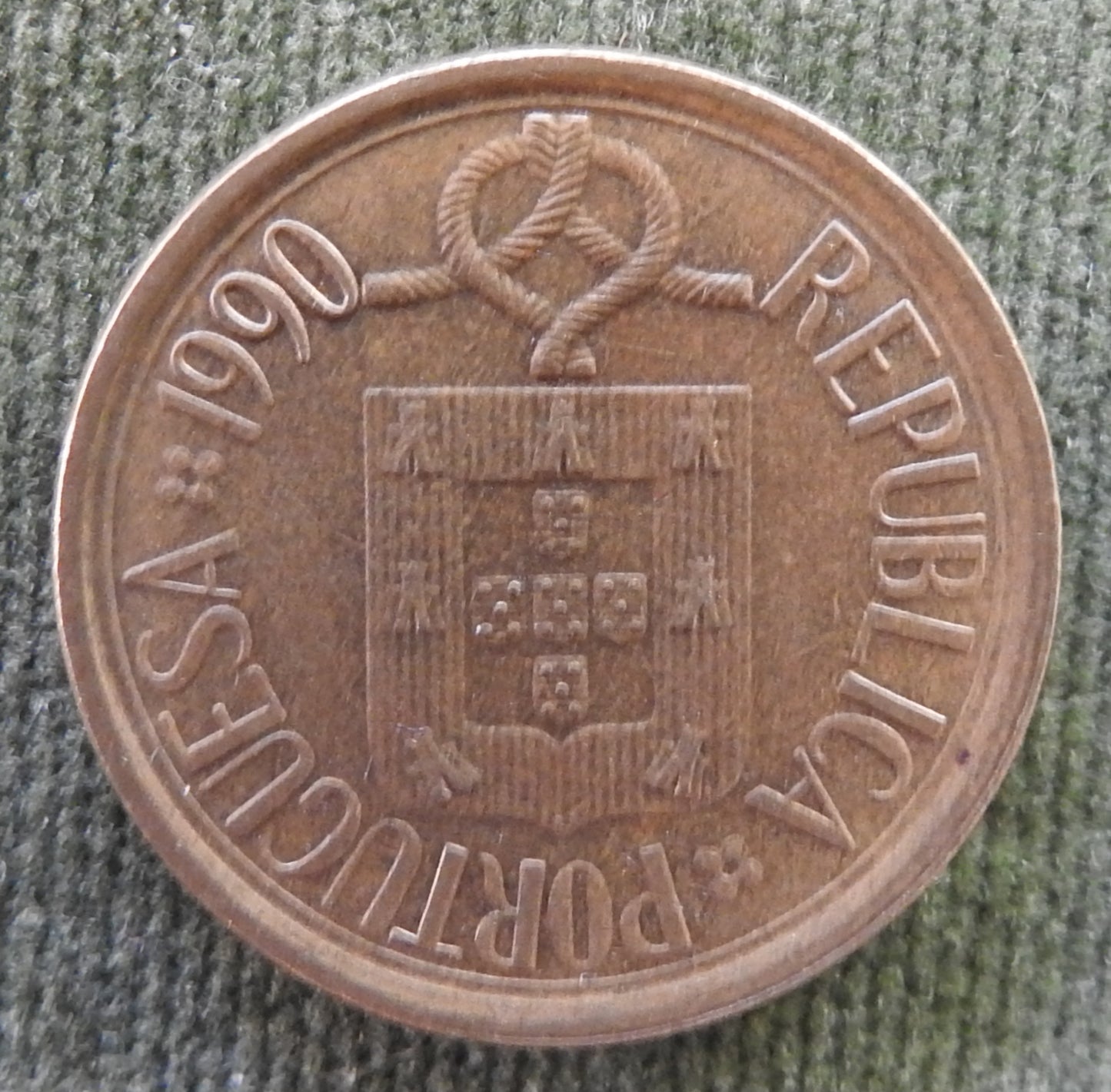 Portugal 1990 10 Escudos Stained Glass Window Coin