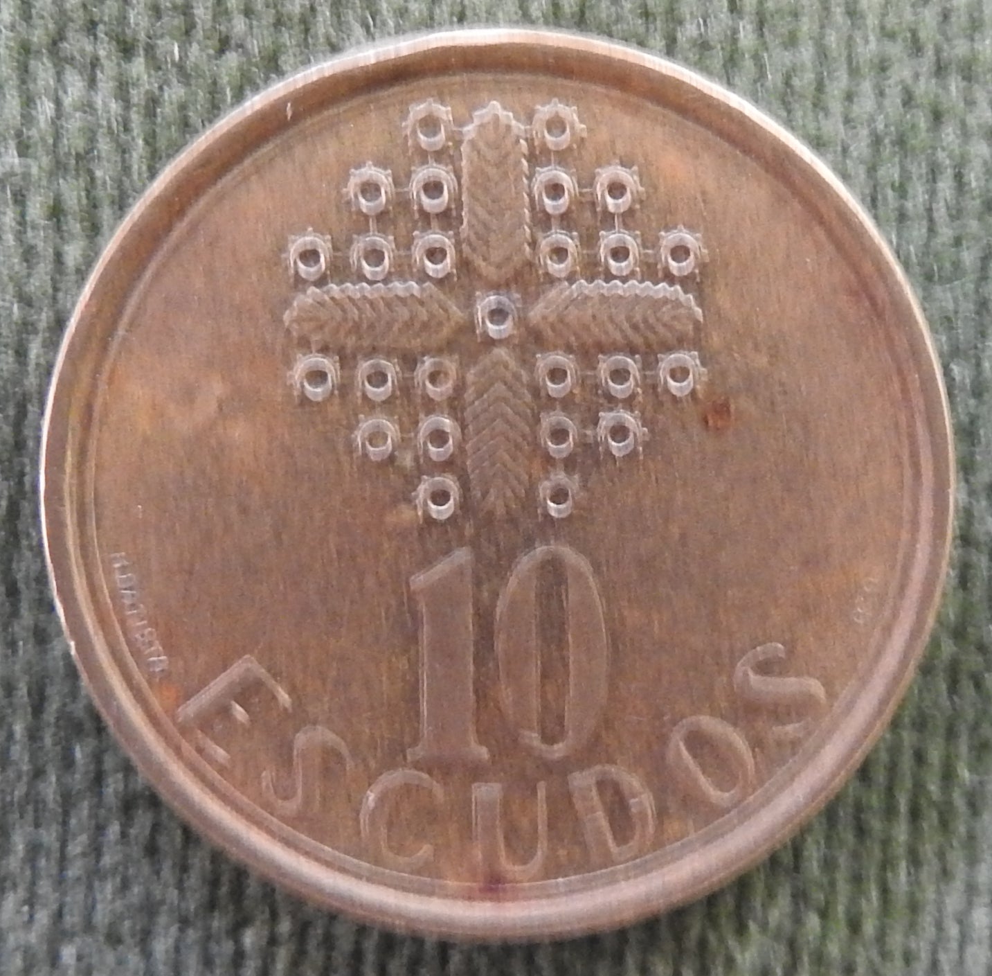 Portugal 1990 10 Escudos Stained Glass Window Coin