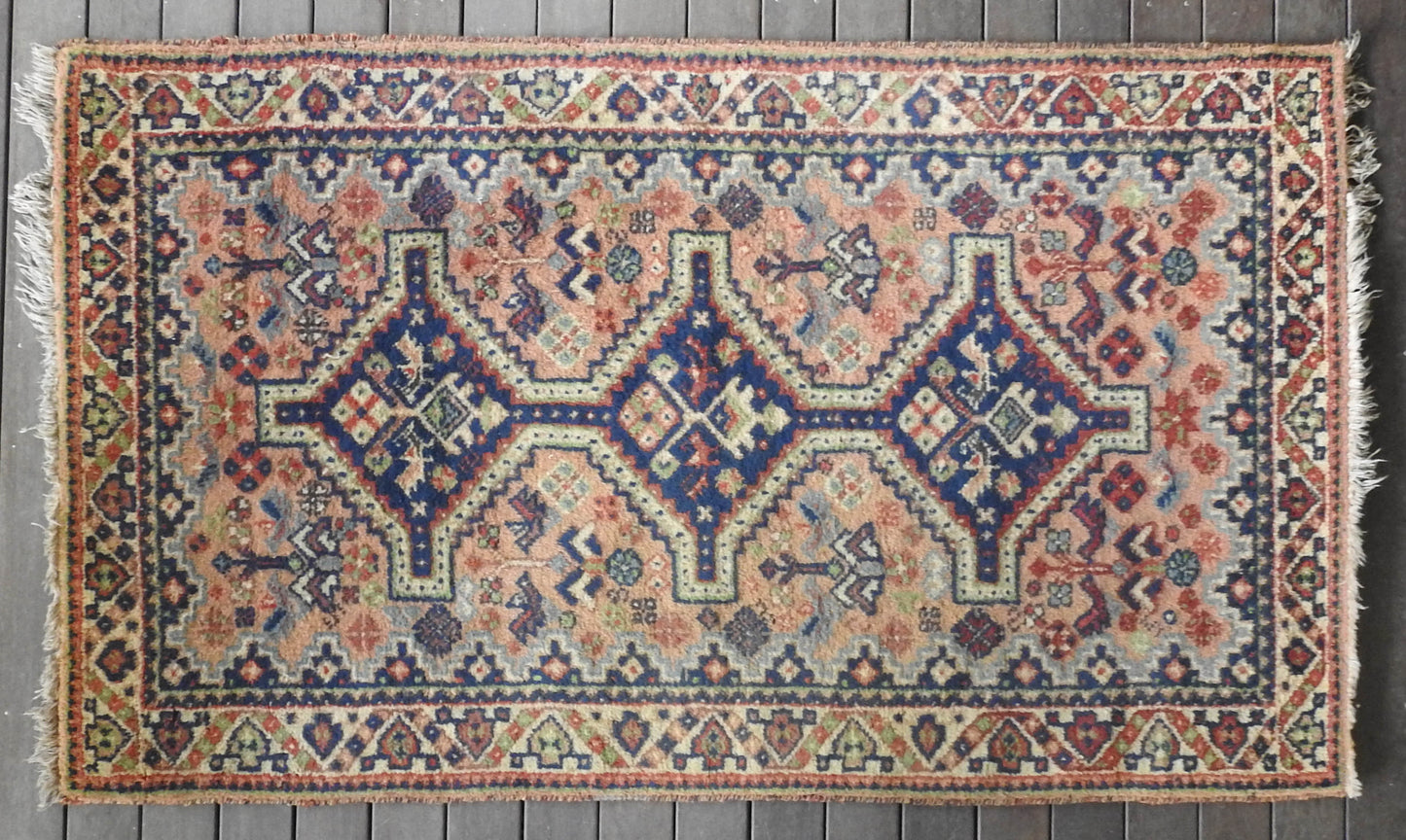 Vintage Woolen Tri Lozenge Rug - Machine Loomed