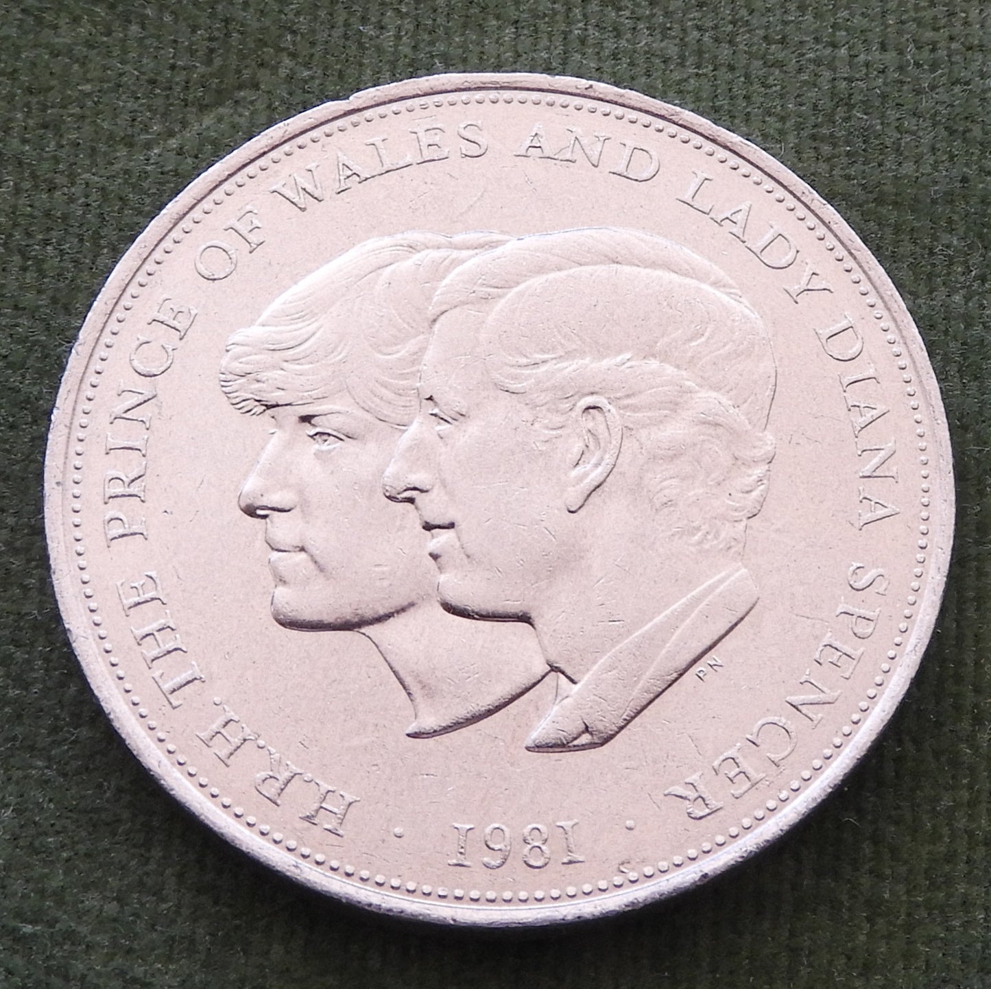 GB British UK English 1981 Charles & Dianna Crown Coin