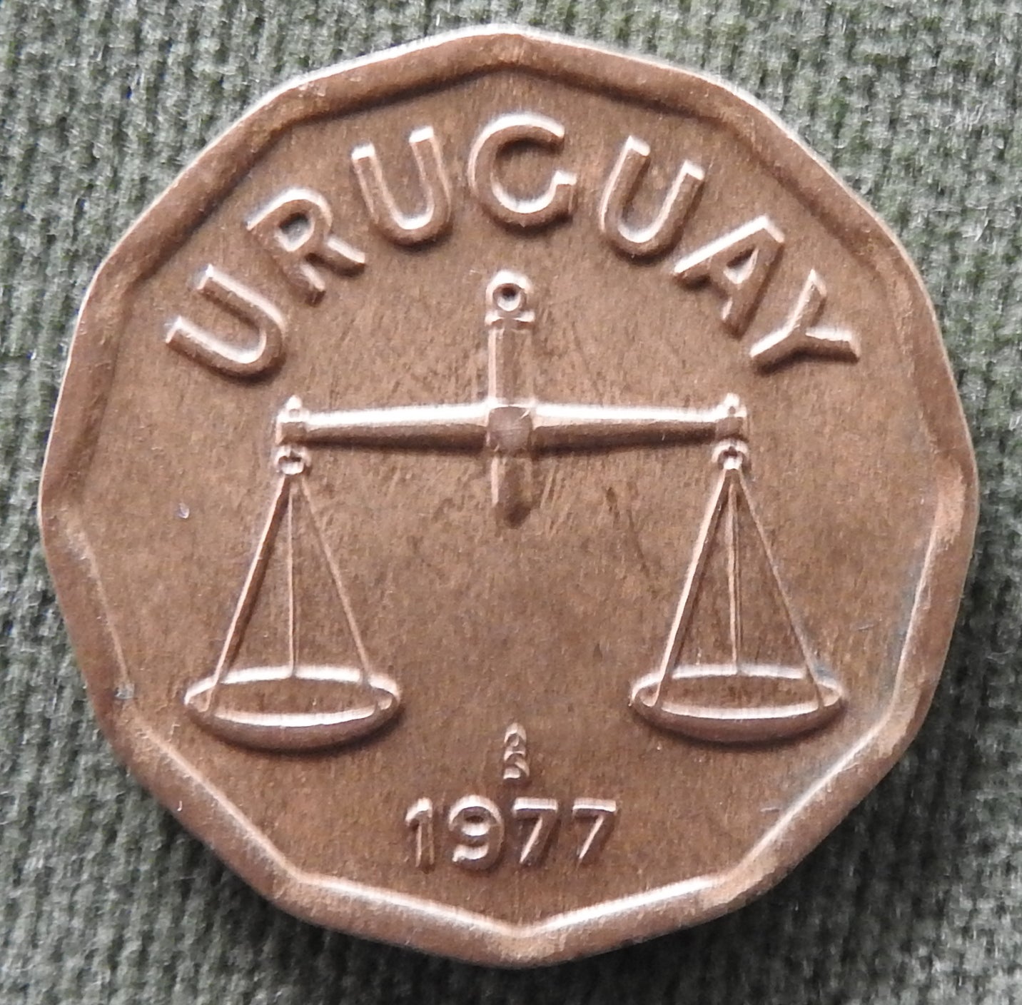 Uruguay 1977 50 Centesimos Ancient Roman Scale Coin