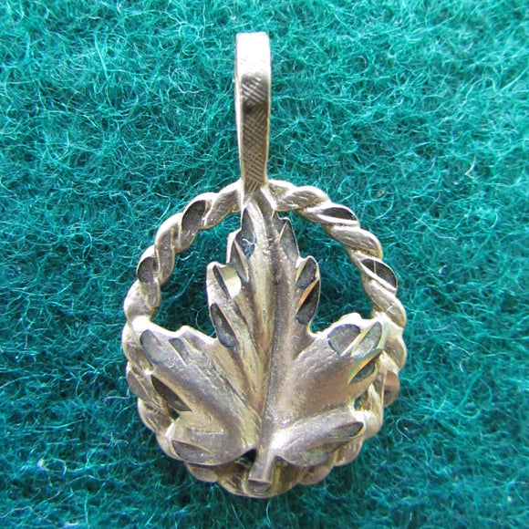 10ct Gold Maple Leaf Pendant 1.43gms
