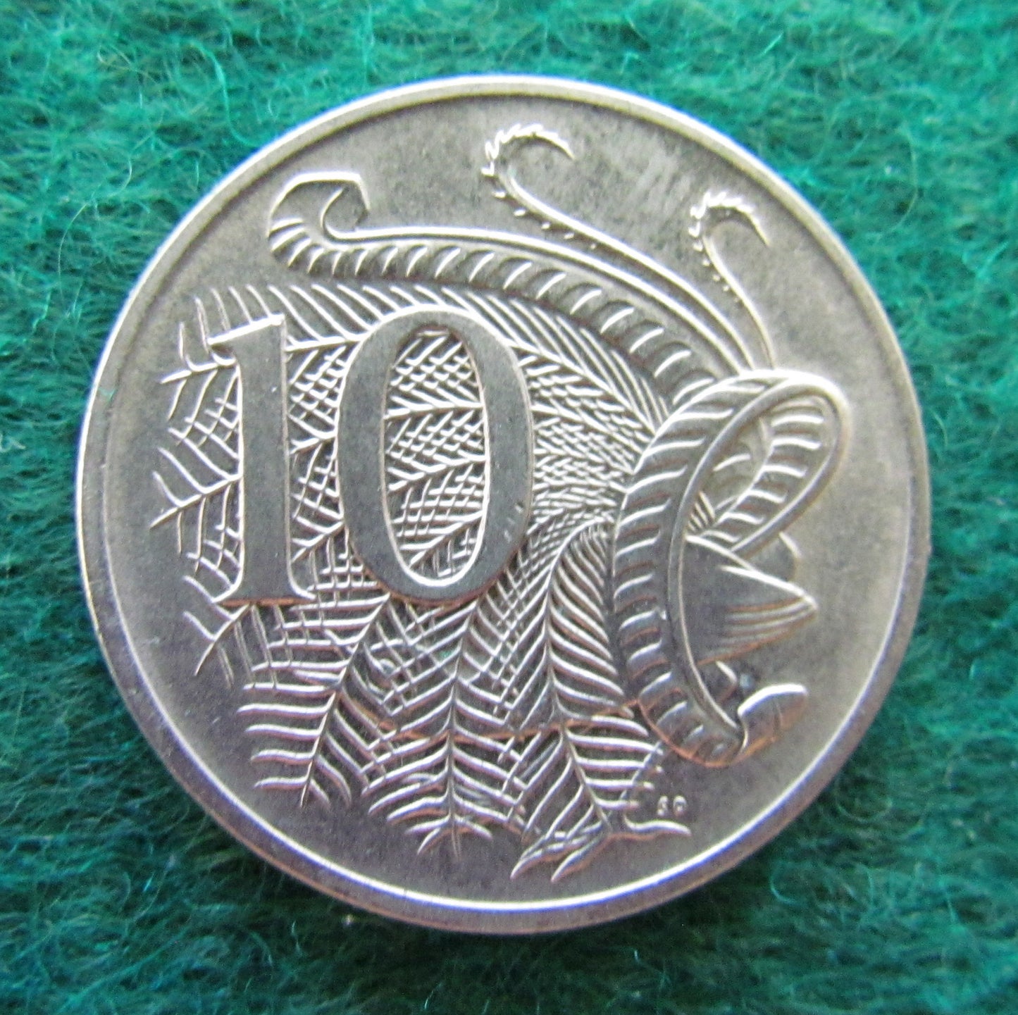 Australian 1983 10 Cent Queen Elizabeth II Coin - Circulated