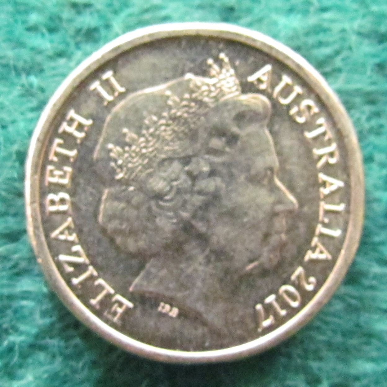 Australian 2017 2 Dollar Lest We Forget Remembrance Queen Elizabeth Coin - Circulated