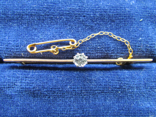 9ct Gold Bar Brooch With Claw Set White Sapphire