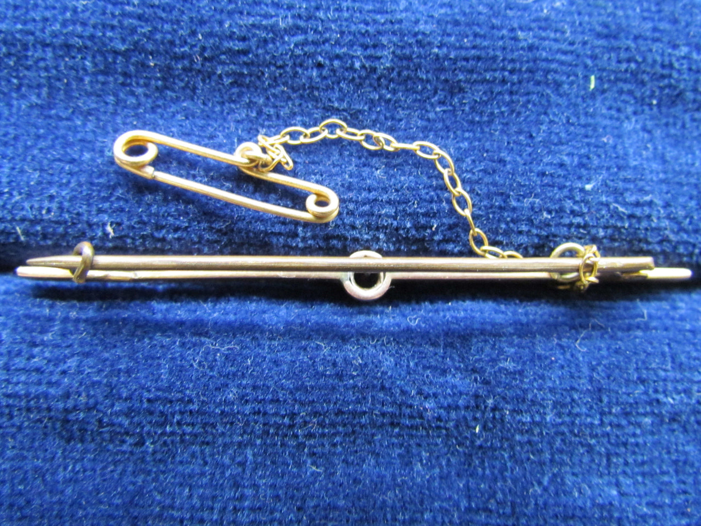 9ct Gold Bar Brooch With Claw Set White Sapphire