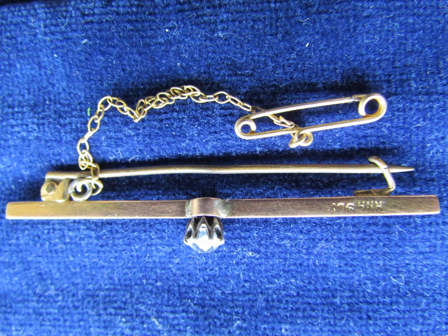 9ct Gold Bar Brooch With Claw Set White Sapphire