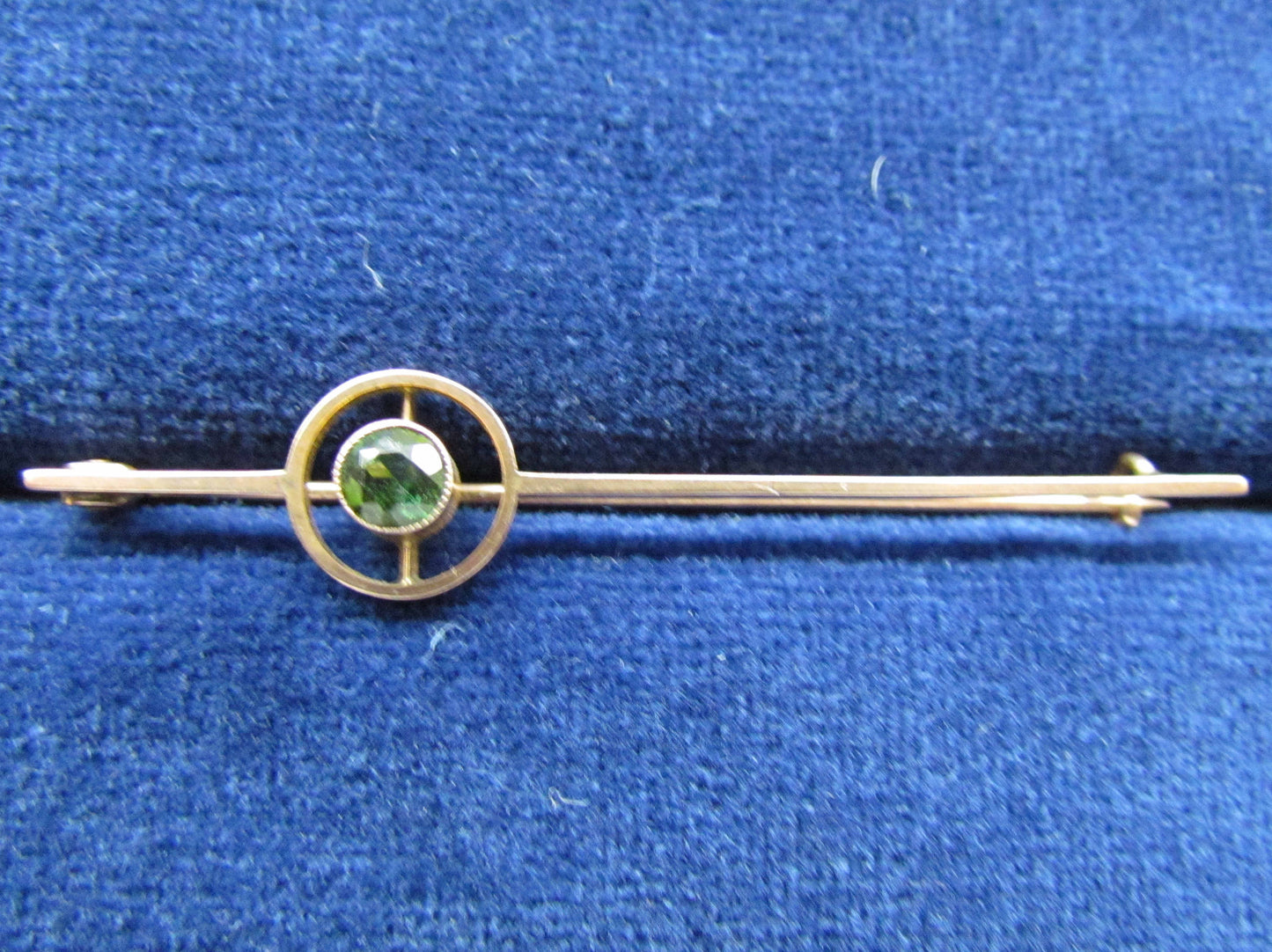 Australian Prouds 9ct Gold Bar Brooch With Bezel Set Peridot