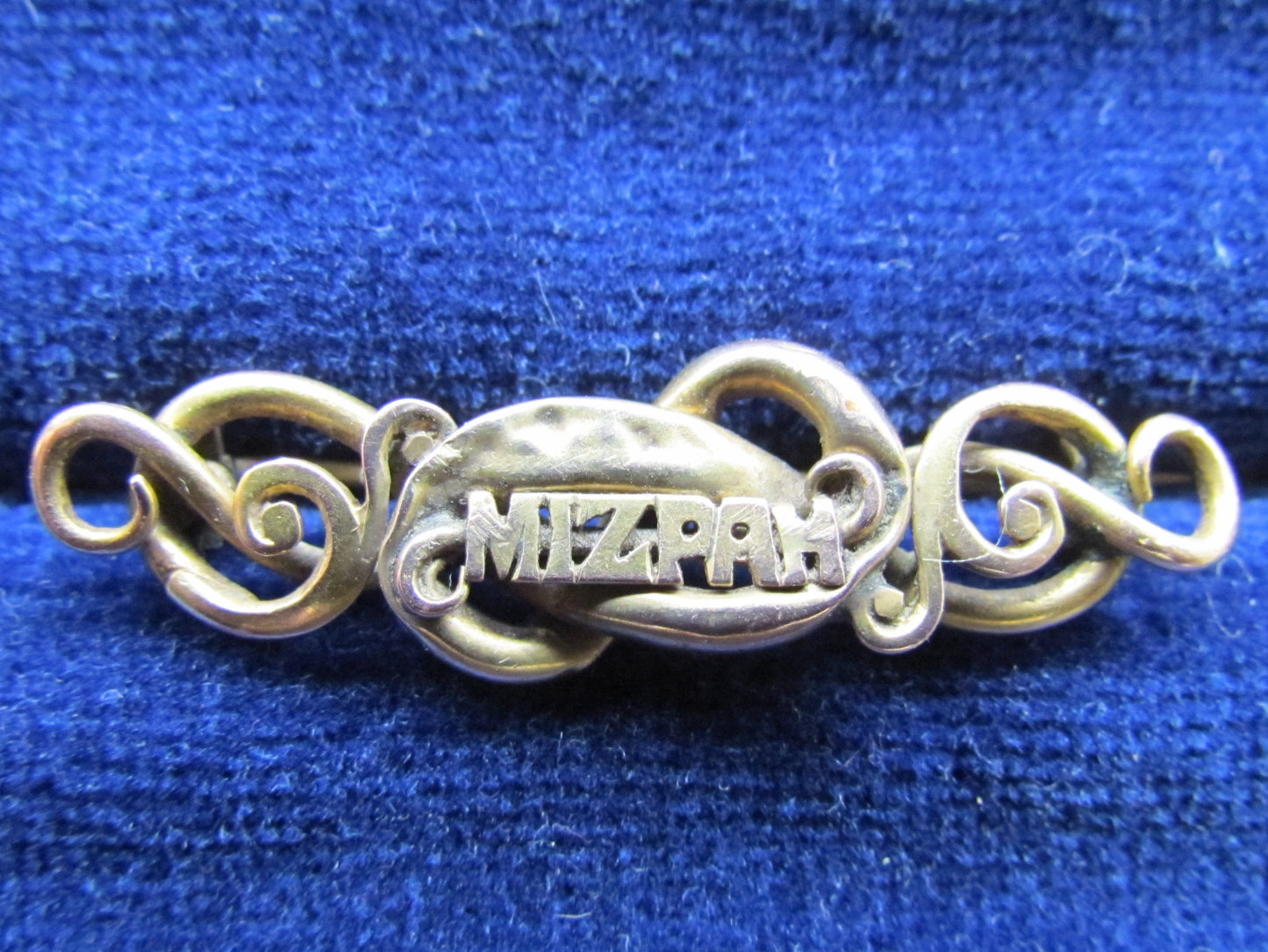 9ct Gold Mizpah Brooch