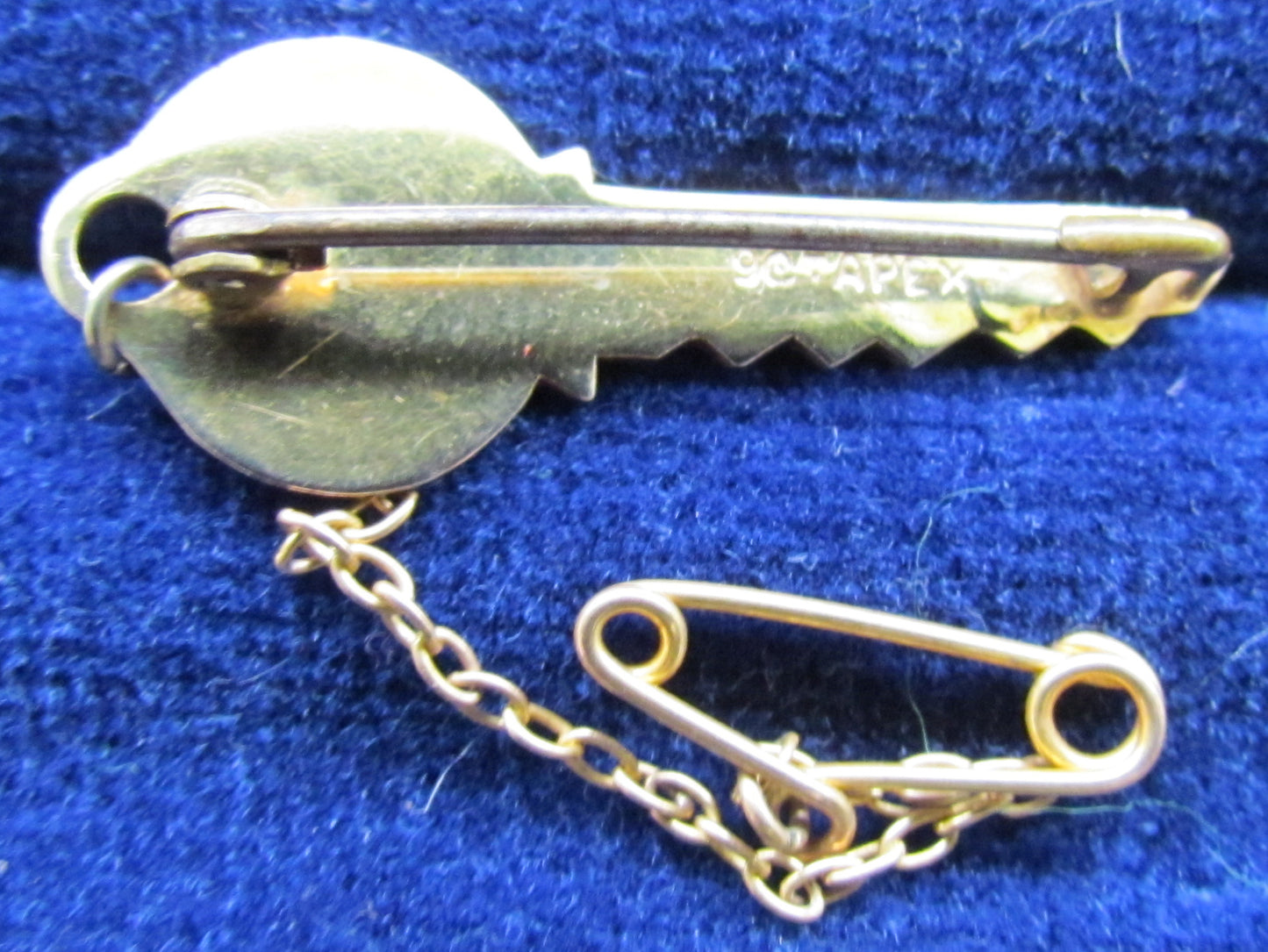 Australian Apex 9ct Gold Key Brooch With Safety Chain