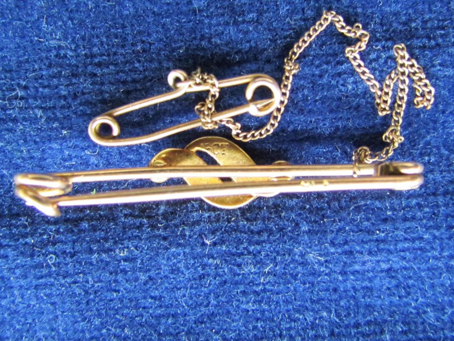 15ct Gold Double Pin / Bar Brooch Set With Seed Pealrs And Turquoise With A Safety Chain