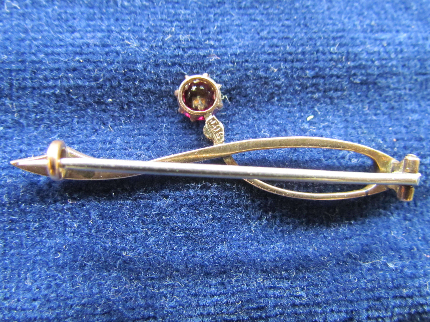 18ct Gold Bar Brooch With A Claw Set Garnet And A Seed Pearl