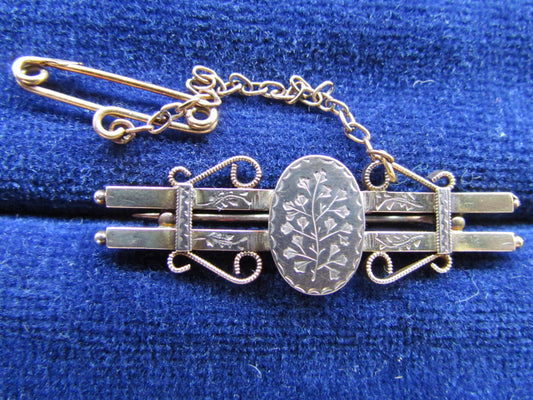 9ct Gold Double Bar Brooch With Central Chased Cameo Shaped Plaque And Safety Chain