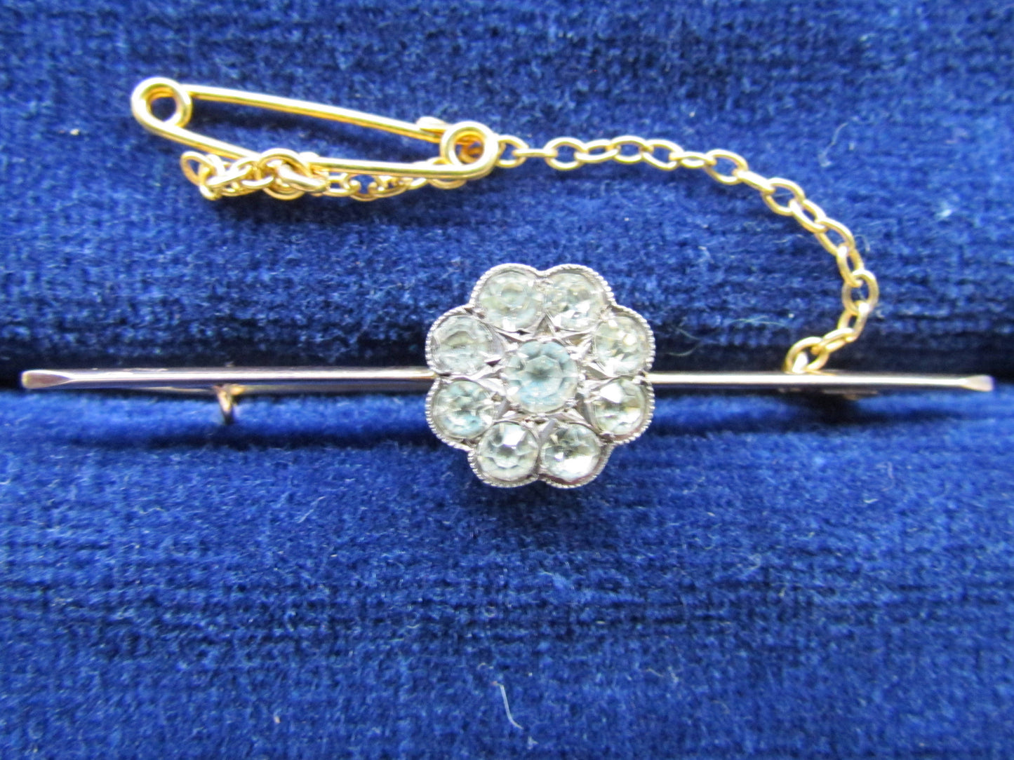 9ct Gold Bar Brooch Having 9 Flower Set Quartz Stones And Safety Chain