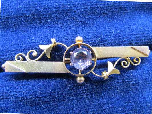 9ct Gold Offset Bar Brooch With Claw Set Amethyst