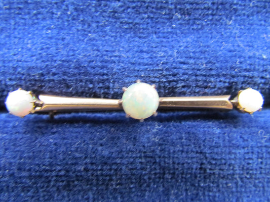 9ct Gold Bar Brooch Claw Set With 3 White Opals