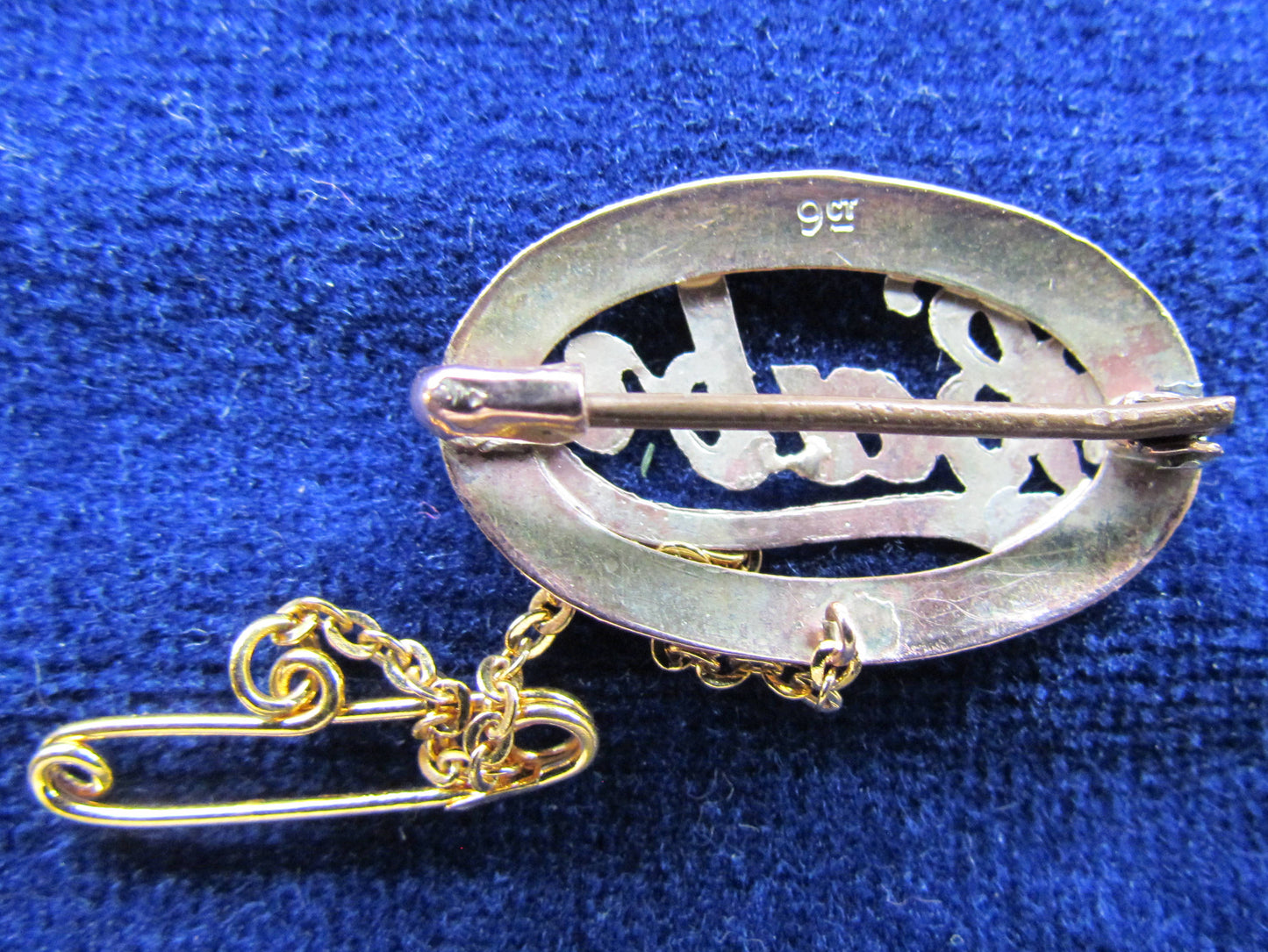 9ct Gold Baby Brooch Pierced In An Oval With Safety Chain