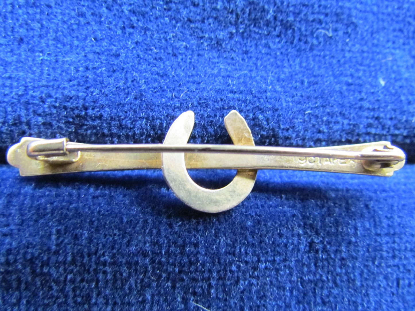 Australian Apex 9ct Gold Horseshoe Bar Brooch