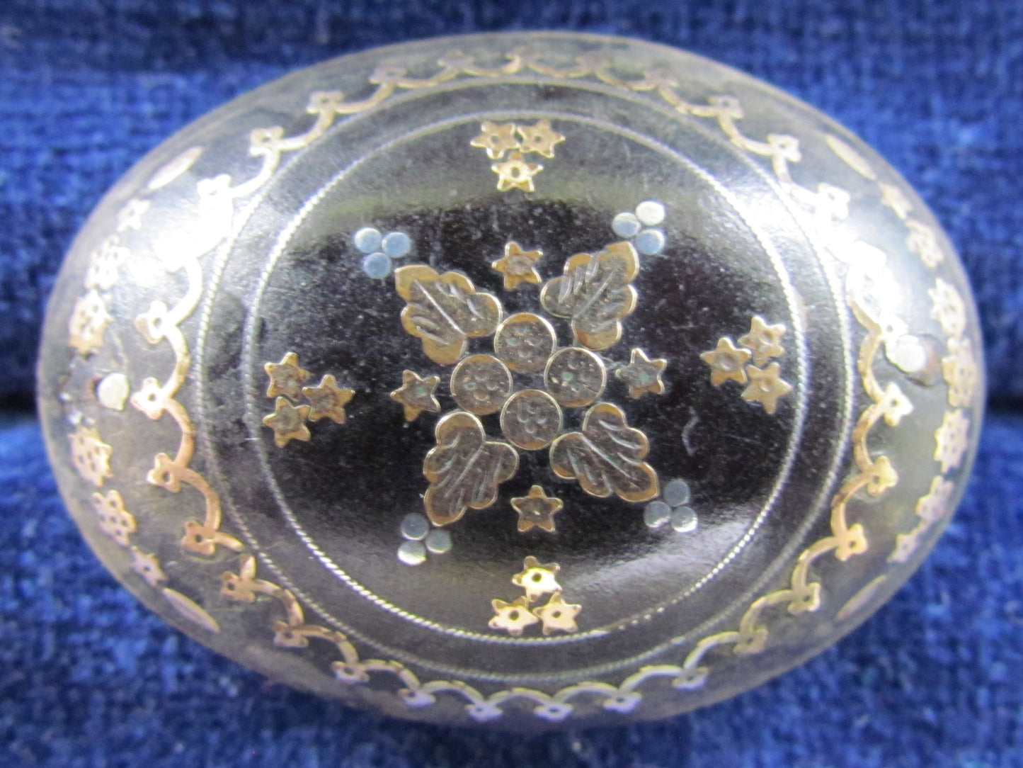 Pique Oval Brooch Inlayed with Gold And Silver