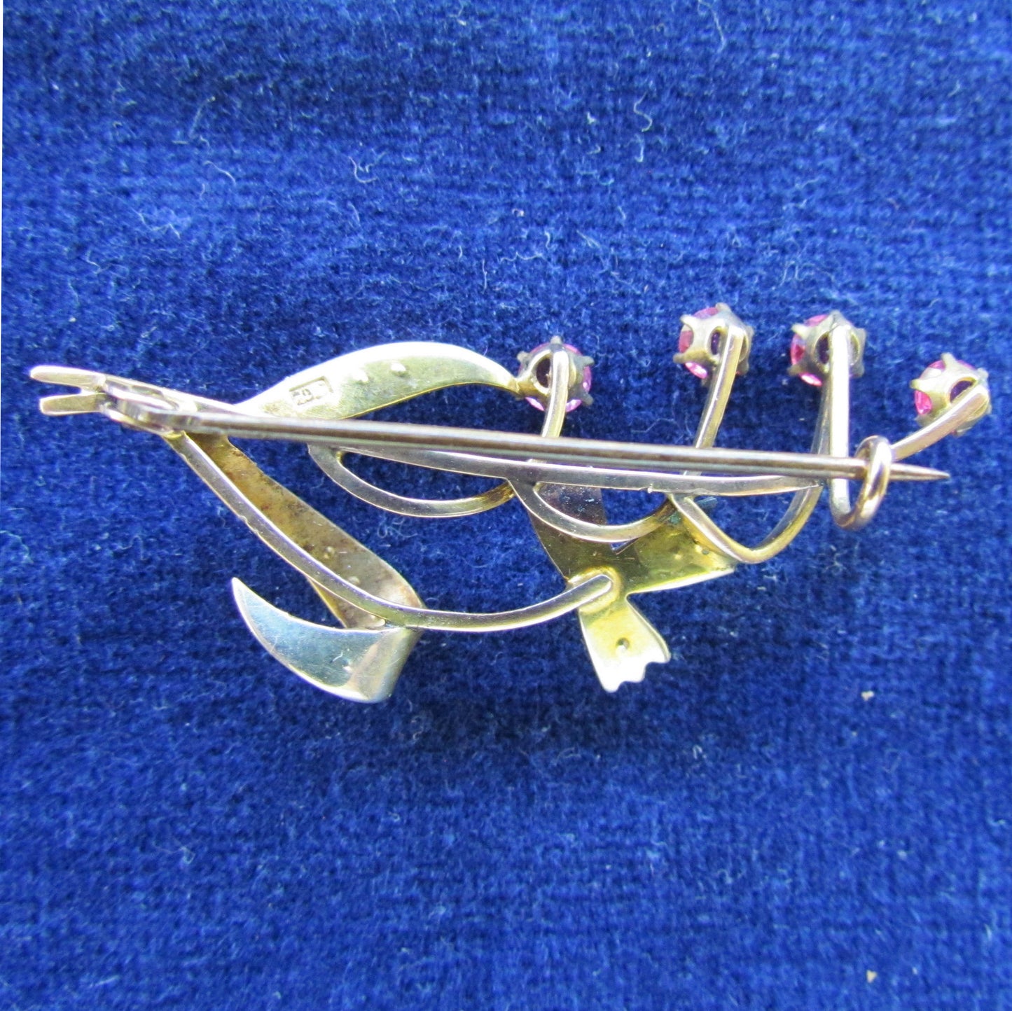 9ct Gold Garnet And Seed Pearl Brooch