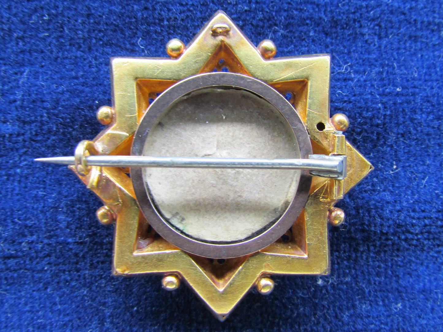 Unmarked Gold Mourning Brooch With Claw Set Diamond Simulate (Paste)