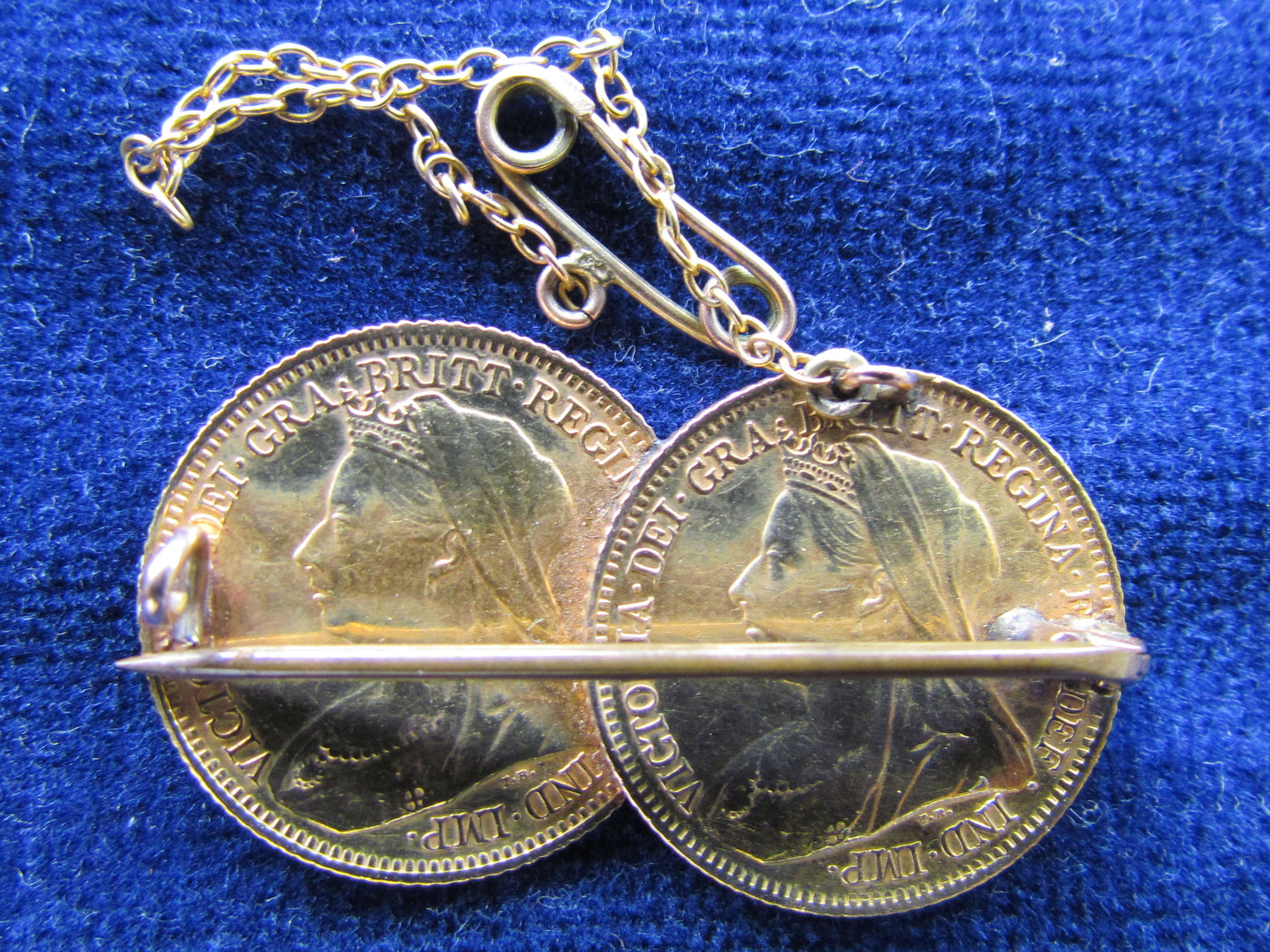 Australian 24ct Gold 1900 Half Sovereign Coin Brooch (Sydney Mint)