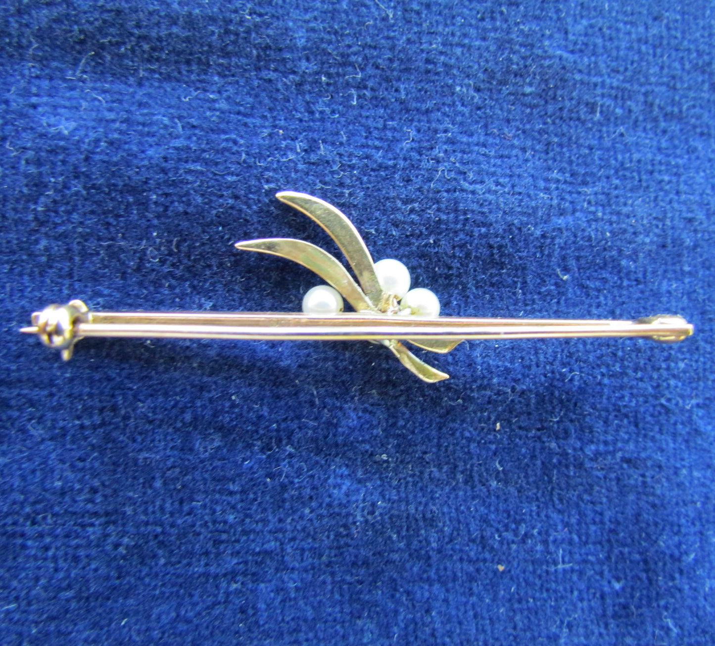 9ct Rose Gold Bar Brooch Set With A 4 Pearl Cluster Matching Earrings