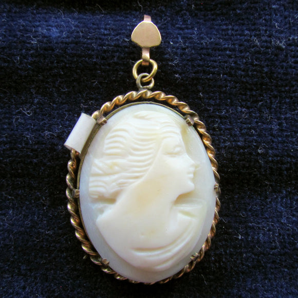 10ct Lined Cameo Pendant c1950