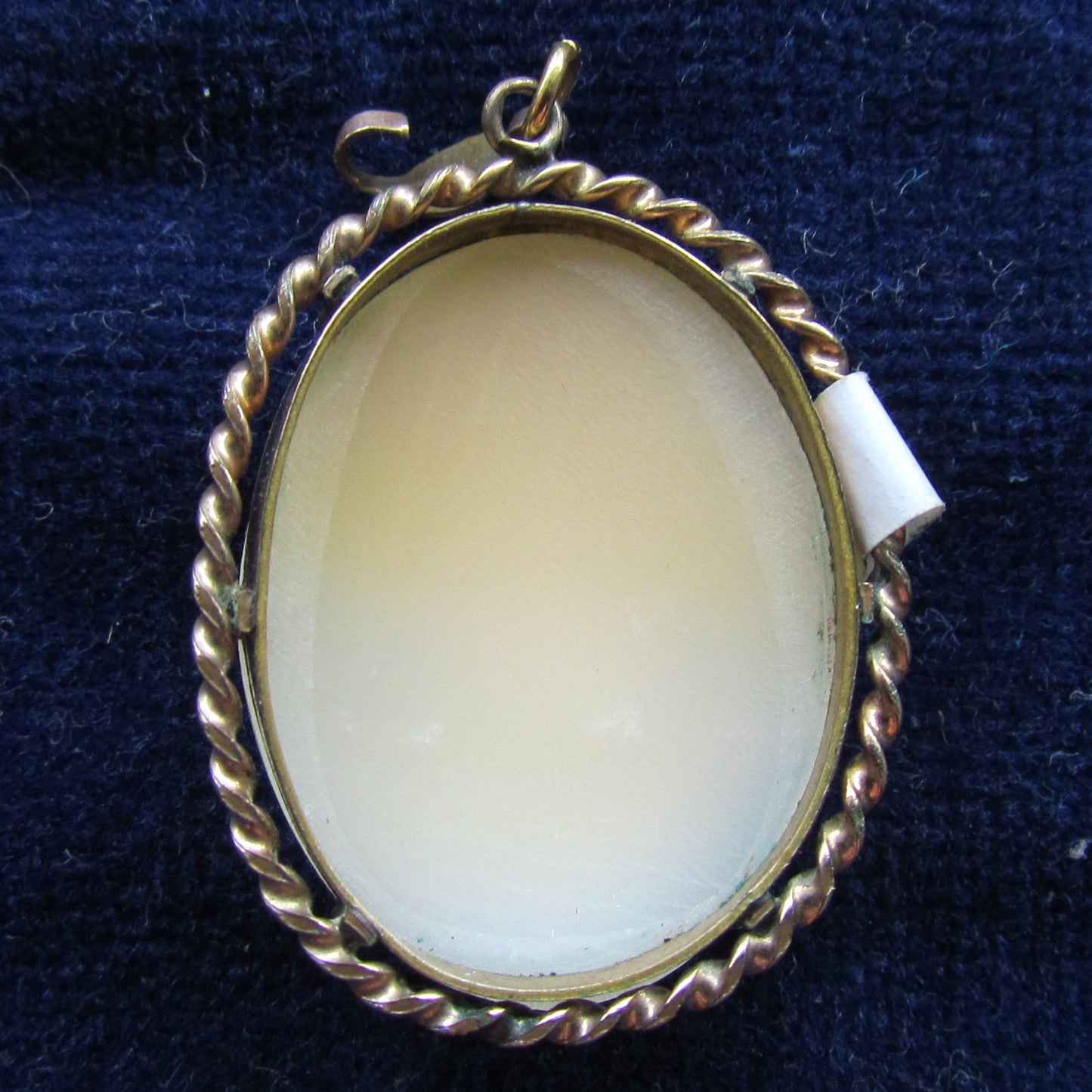 10ct Lined Cameo Pendant c1950